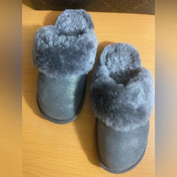 J.U.S.T Sheepskin Slippers - Size  small 5-6 - Picture 12 of 12